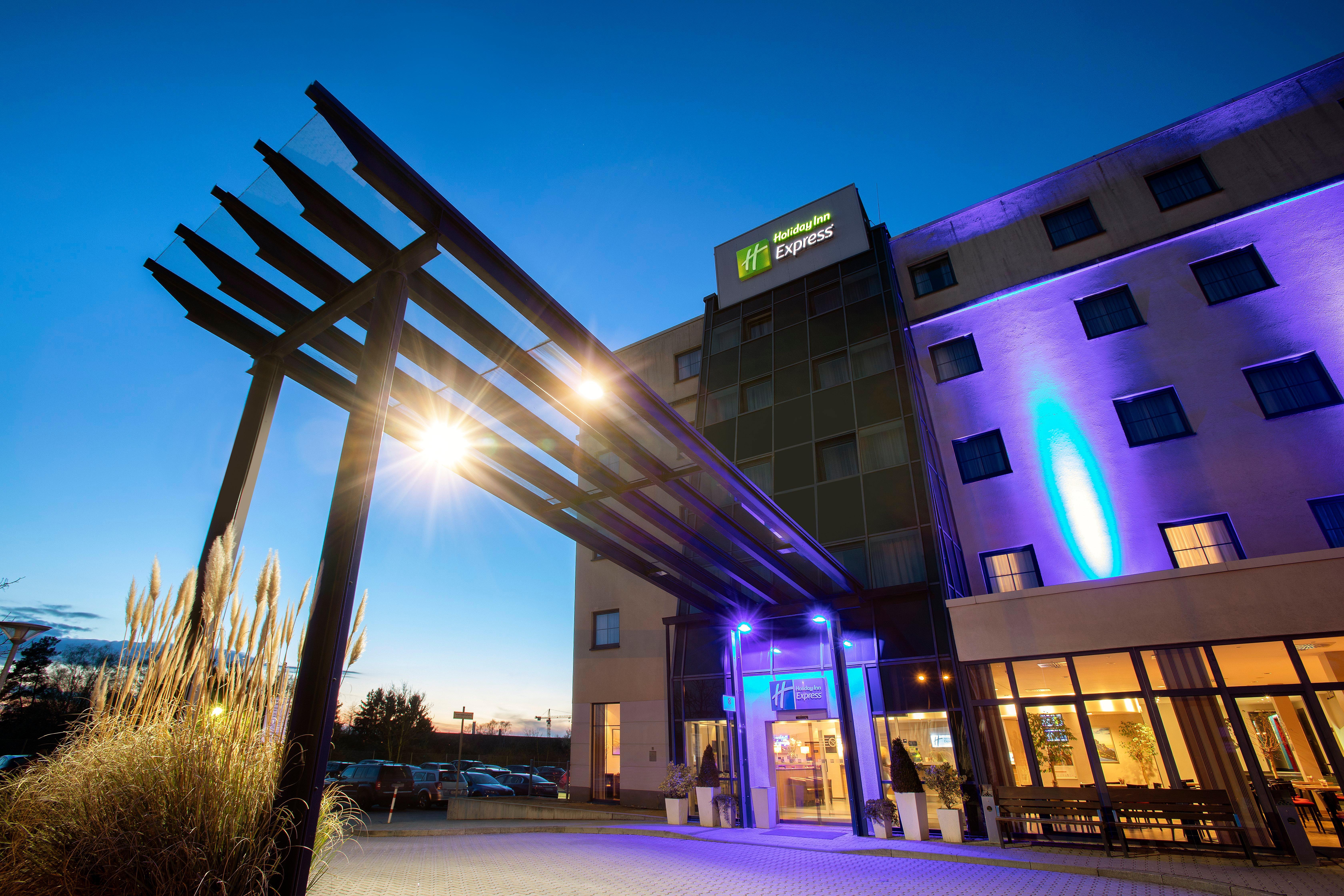 HOLIDAY INN EXPRESS FRANKFURT AIRPORT, AN IHG HOTEL MOERFELDEN-WALLDORF 3*  (Germany) - from US$ 85 | BOOKED